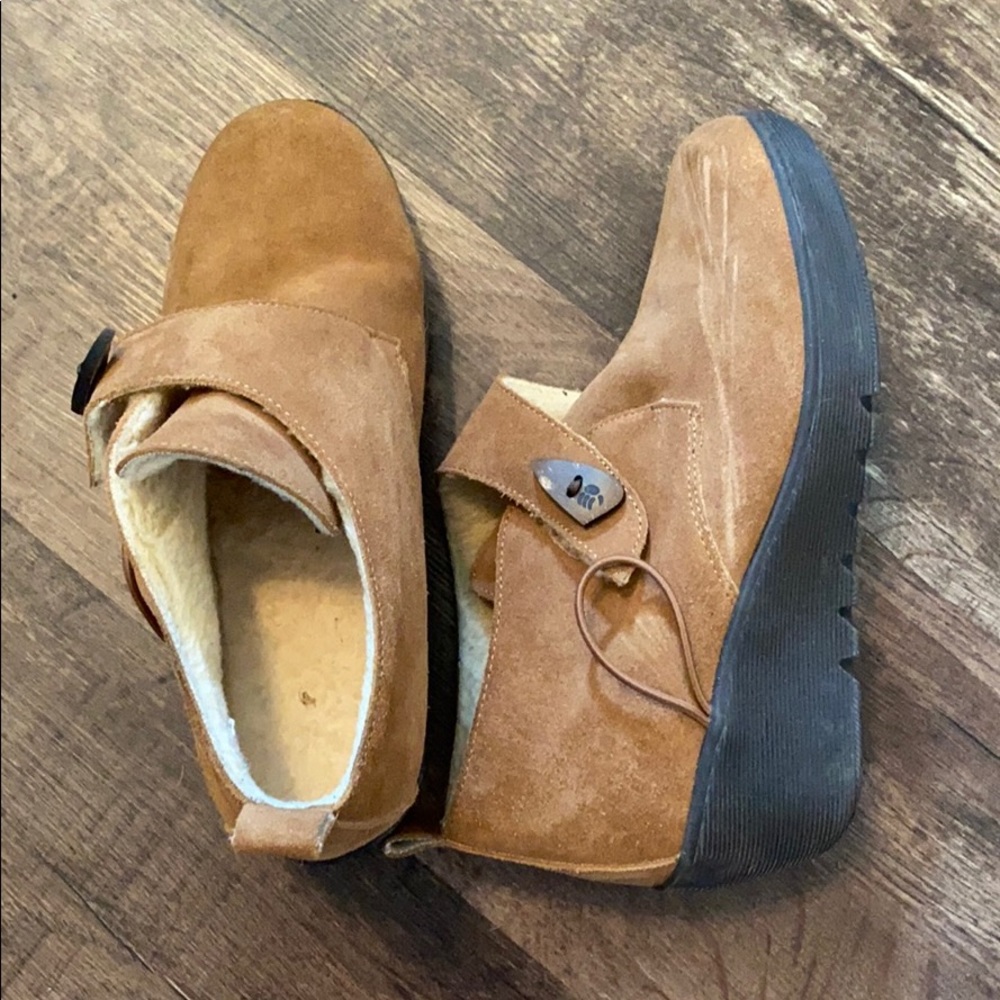 Bearpaw fleece lined booties